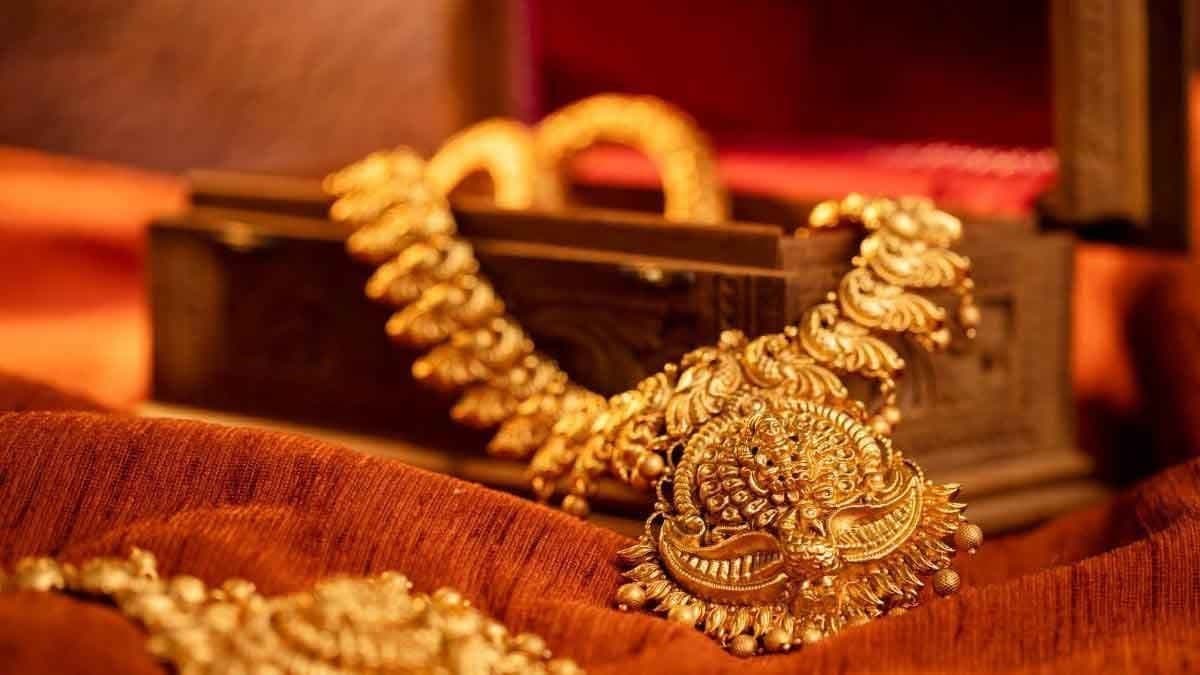 Dhanteras 2025 Buyers Prefer Gold Coin Gold Bar Over Gold Jewellery This Year 