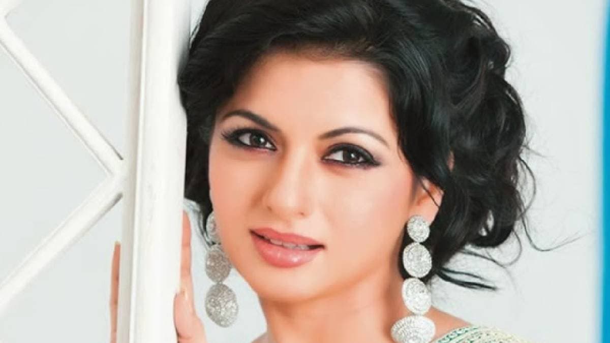 Actress Bhagyashree Injured  13 Stitches After Pickleball Accident