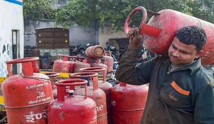 Prices of commercial LPG gas cylinders reduced by Rs 30 with immediate effect