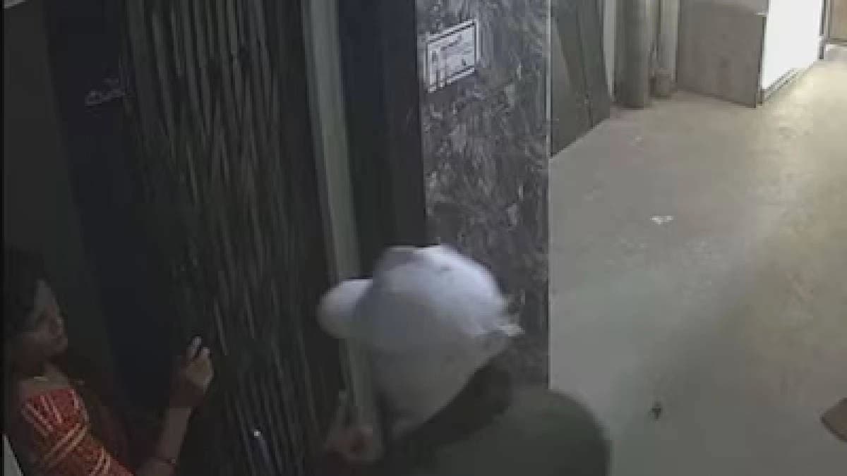Pune Woman Looted Inside Building's Lift In Broad Daylight