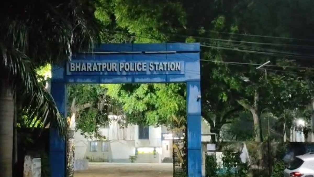 Murshidabad Three man allegedly molested law Clark gnr 