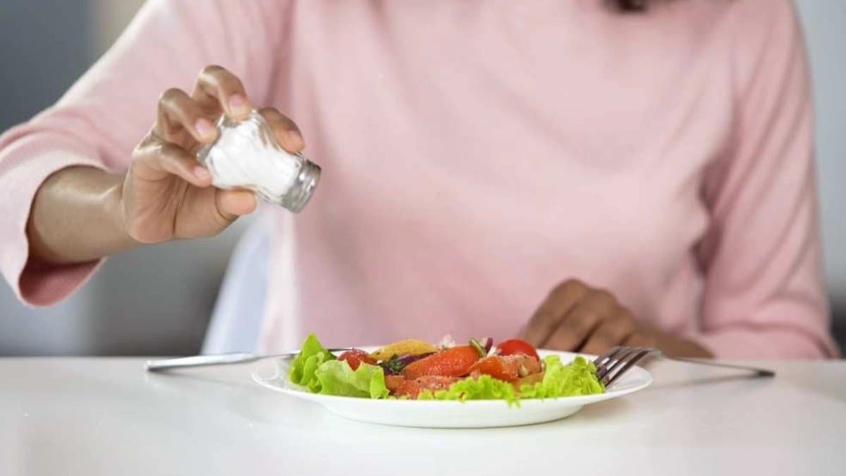 Adding extra salt to meals can effects to your health 