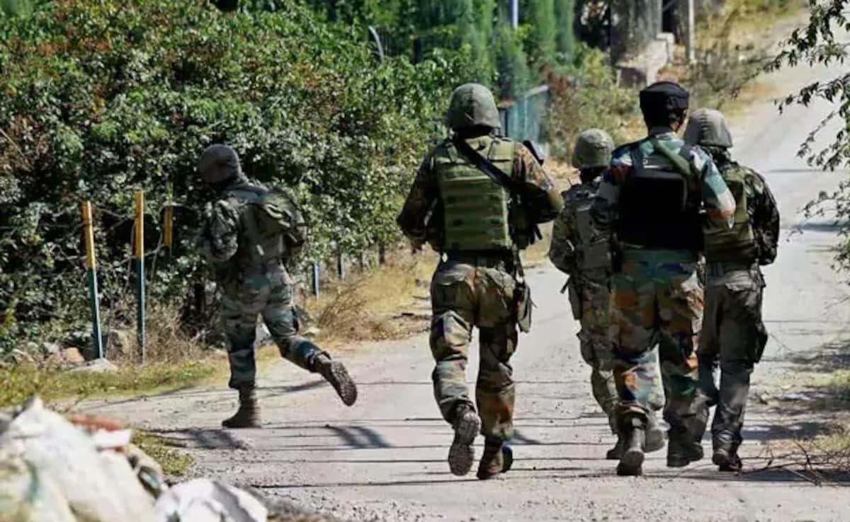 Kashmir: সেনাবাহিনীর হাতে নিহত তিন জঙ্গি, উদ্ধার অস্ত্র