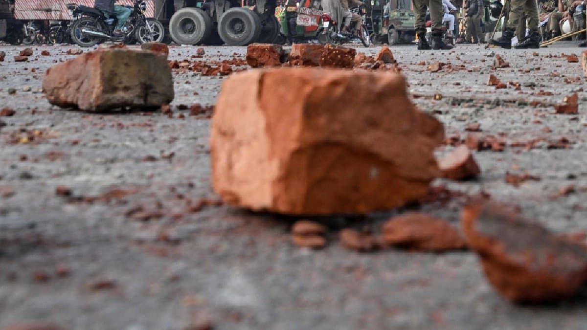 Tehreek-e-Labbaik protests Pakistan suspends internet seals roads in Islamabad and Rawalpindi