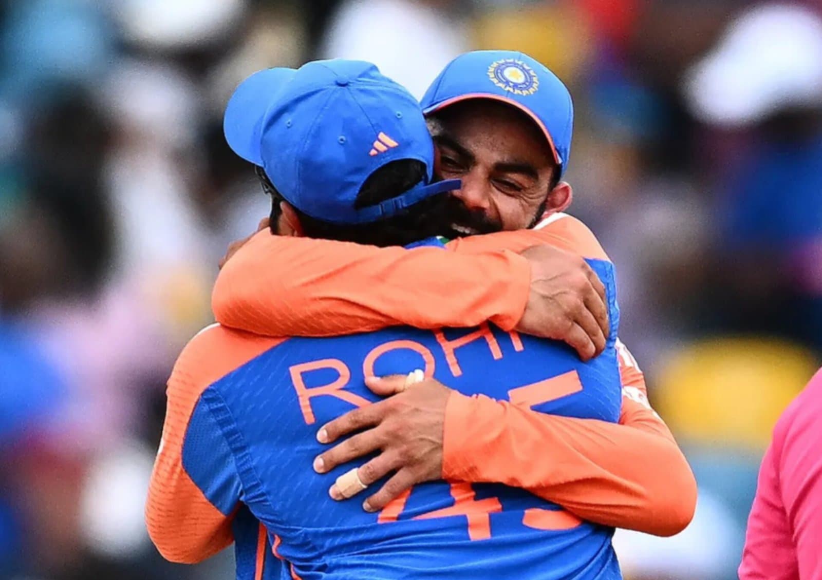T20 World Cup Final: হার্দিককে চুম্বন রোহিতের, কান্নায় ভাসলেন কোহলি সহ গোটা ভারতীয় দল 