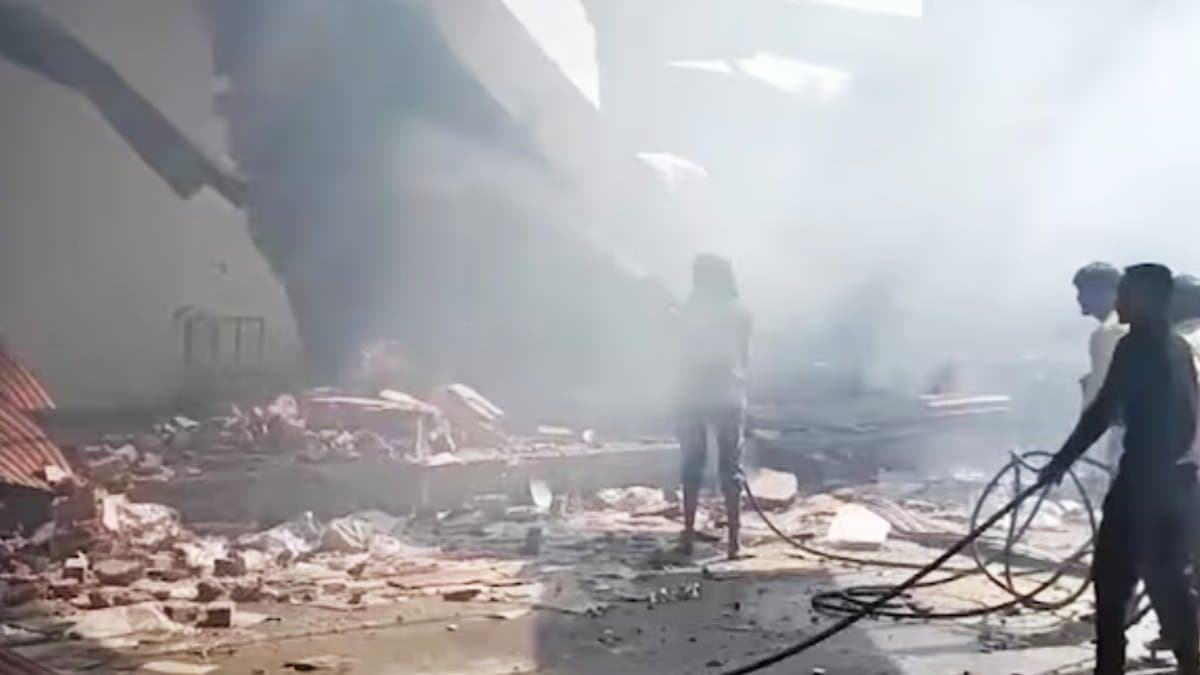 Gujrat Blast  massive fire after blast at firecracker factory several death 