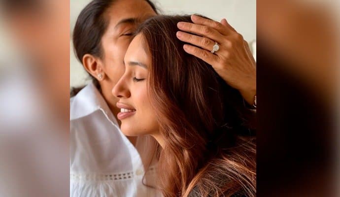 Bhumi Pednekar: সোনায় মোড়া সোহাগ! প্রেমের মাসে ভূমিকে ভালবাসায় ভরালেন কে ?