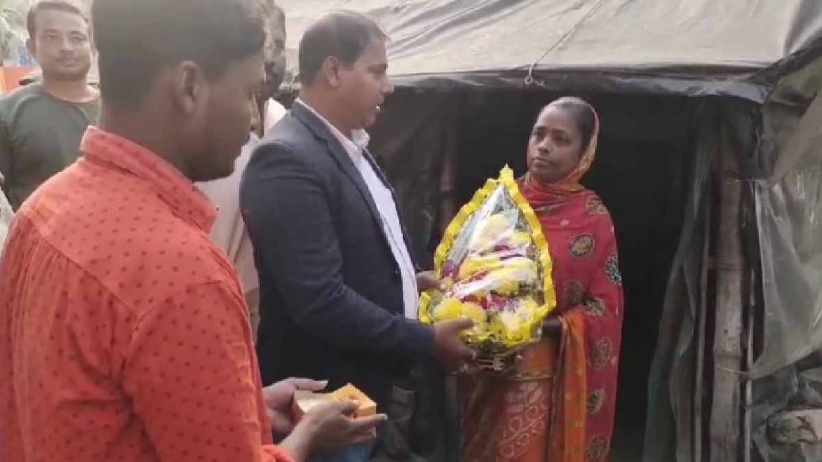 tmc send to Isf and CPM supporters sweet after their accounts credited with awas yojana money gnr