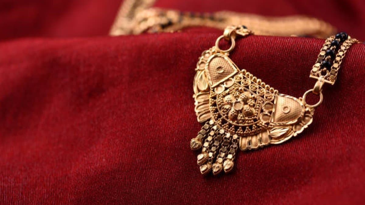 Gold Price Today Price Fall Check 22 and 24 Carat Gold Price in top cities on 25 March