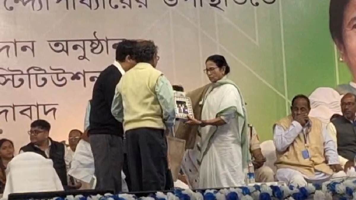 Mamata Once Again Criticizes Central government Over River Erosion Control in Murshidabad gnr