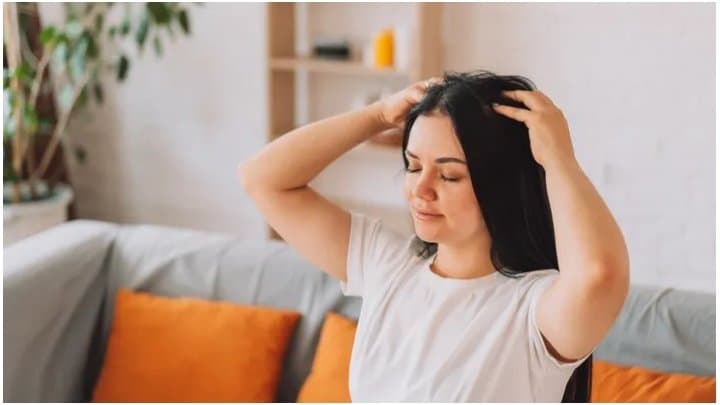 Hair Loss: মুঠো মুঠো চুল উঠছে? এই ভুলগুলো করছেন না তো? 