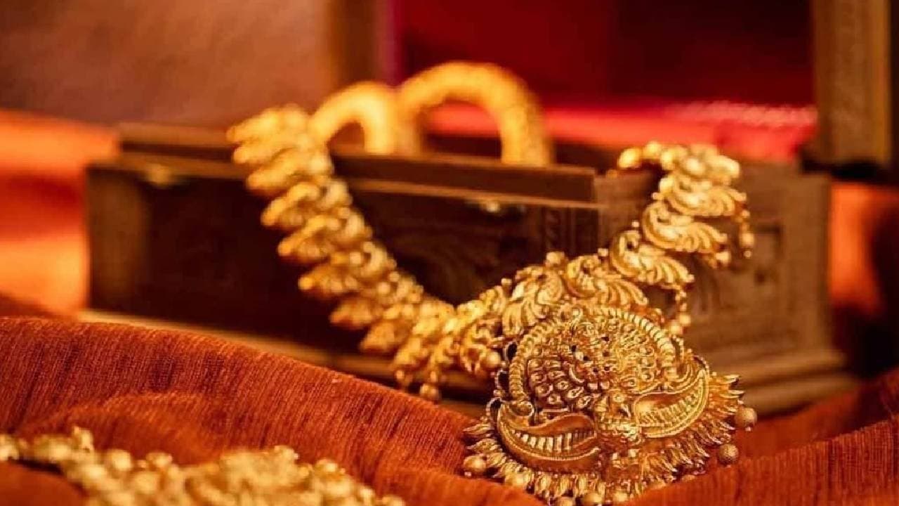 Gold Price Today 22 And 24 Carat Price Rises Again In Kolkata on 02 11 2025
