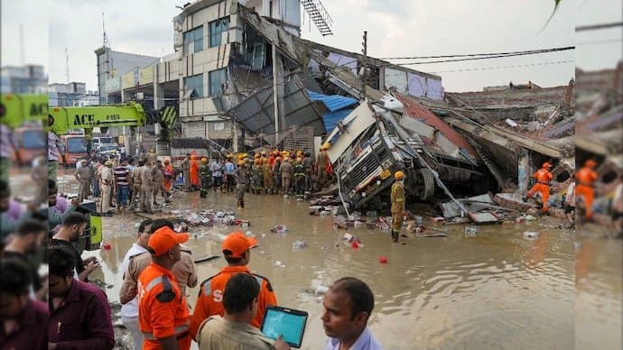  4 killed, many feared trapped after 3 storey building collapses in UP Lucknow gnr 