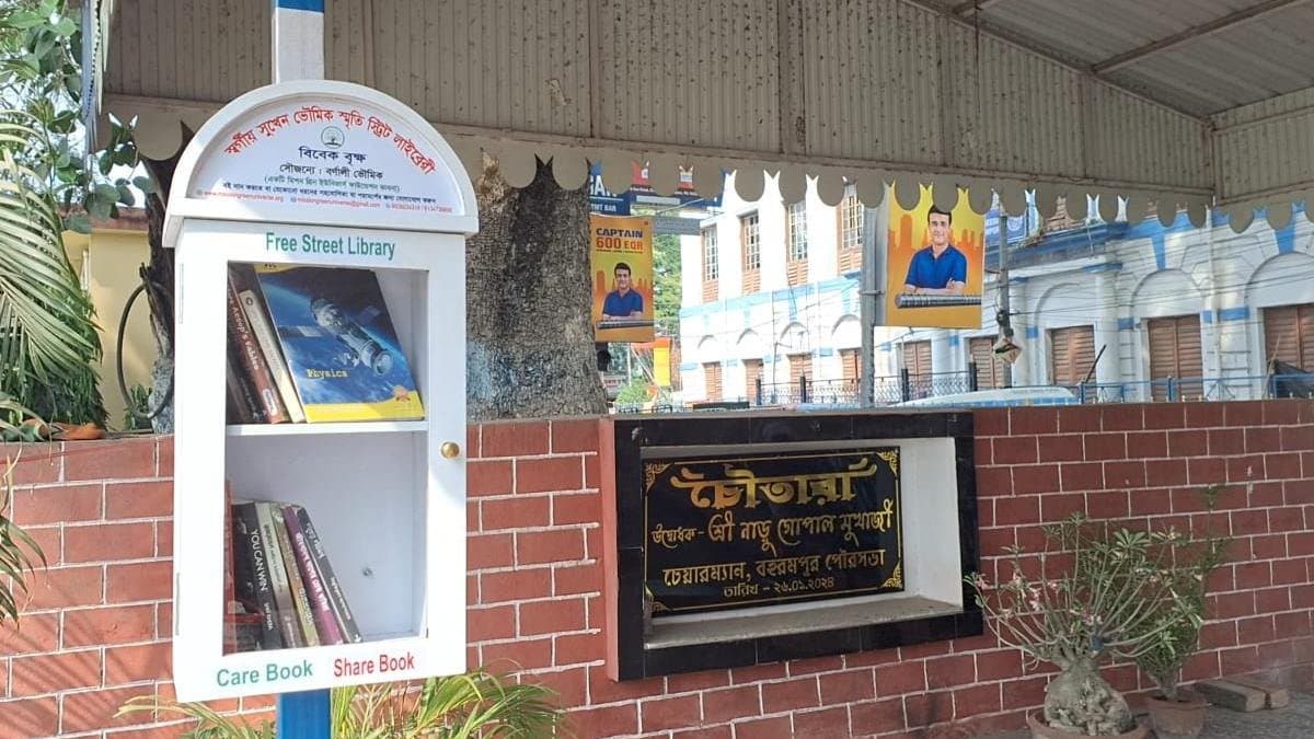 Library to wait on roadside for readers