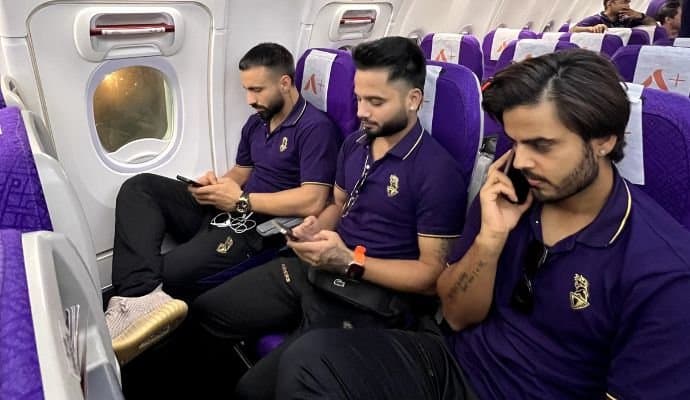 KKR: দুর্যোগের জন্য কলকাতায় নামতে পারল না নাইটদের বিমান