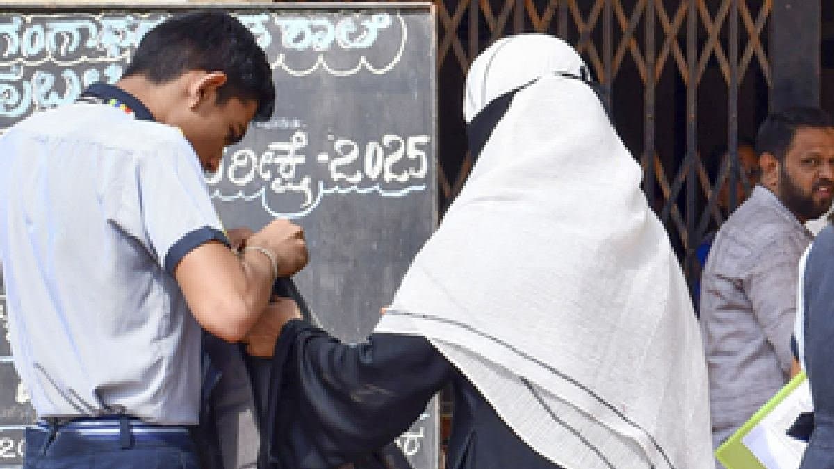  Karnataka students offers to examiner to pass wrote lines attached money 