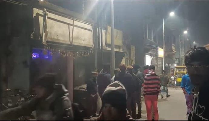Robbery at gold shop in hooghly 