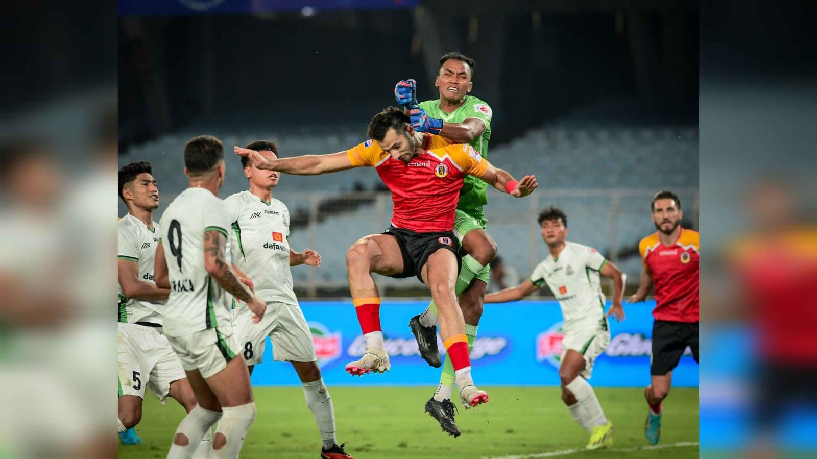 East Bengal shares point with Mohammedan Sporting after playing with nine men spt 