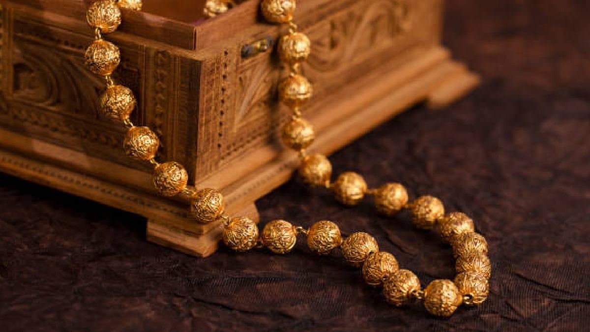 একদিনেই বড় বদল সোনার দামে, কলকাতার ১০ গ্রামের বাজার দর কি ছাড়িয়ে গেল দিল্লিকেও?