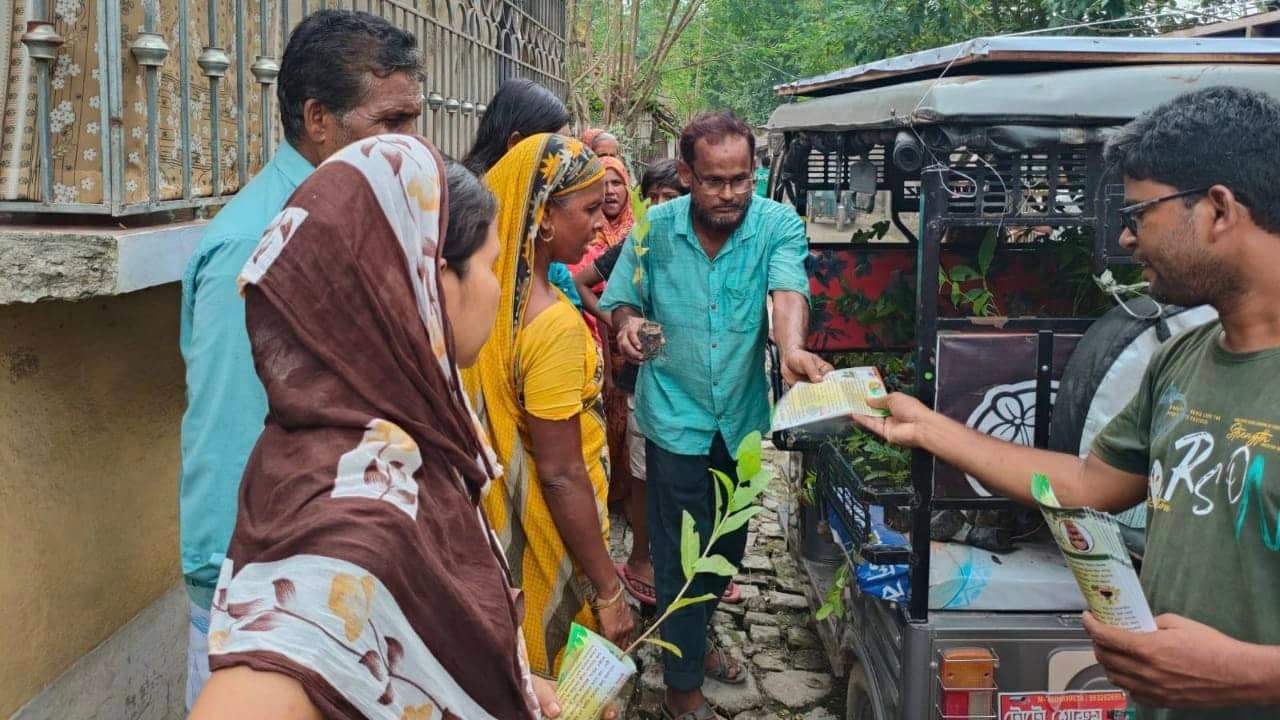 Murshidabad lalgola TMC MLA initiatives one lakh tree plantation during October gnr 