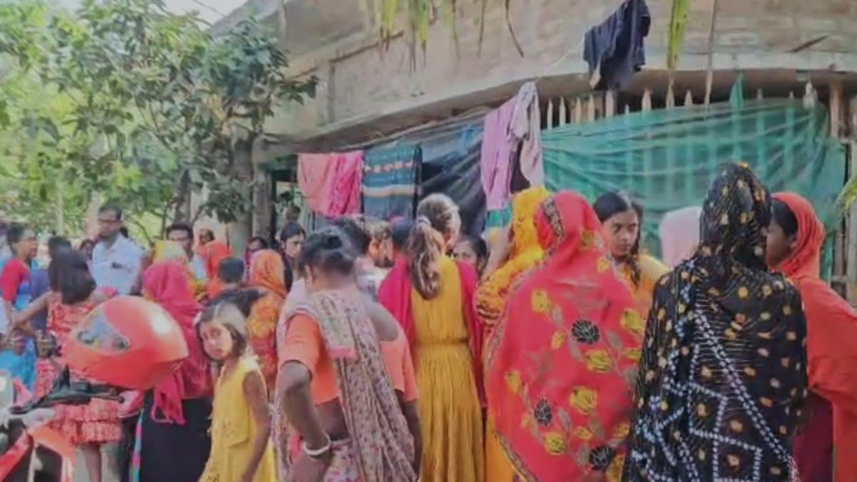 Girl body found in hasnabad 