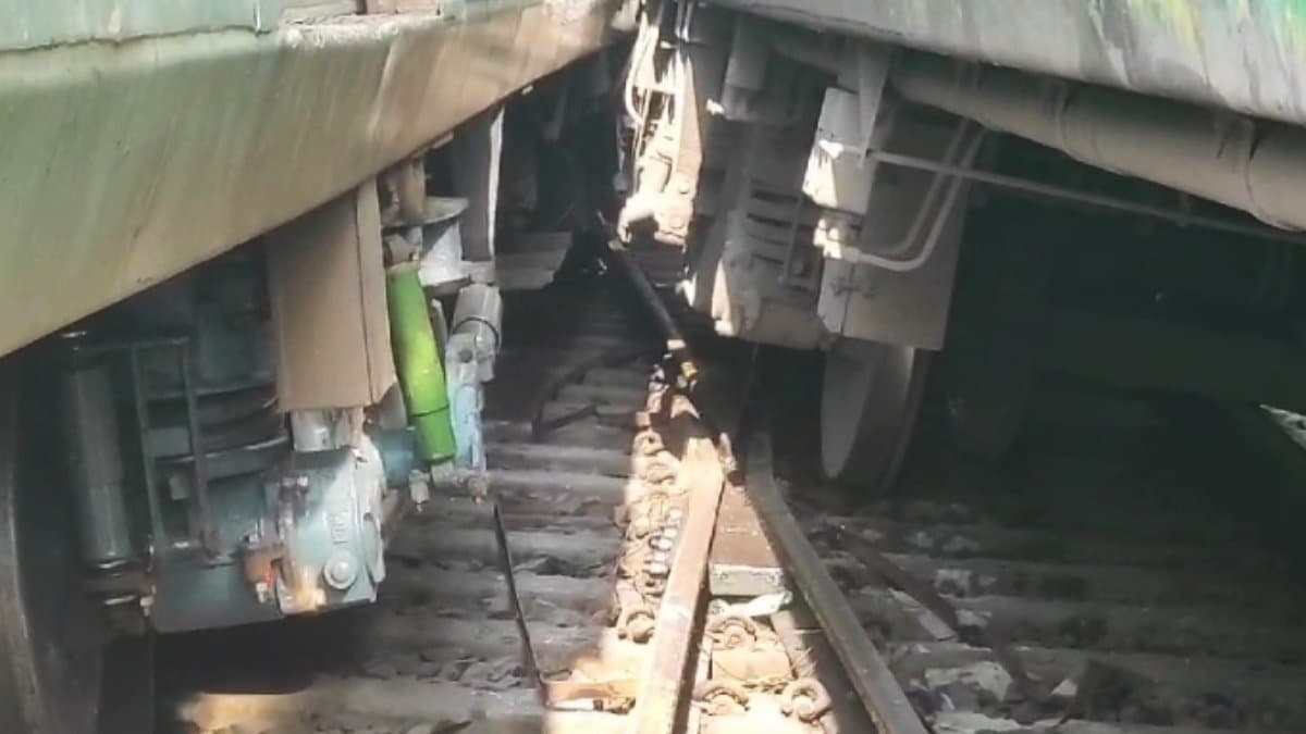 tirupati-express acident shalimar-santragachi train service stopped gnr