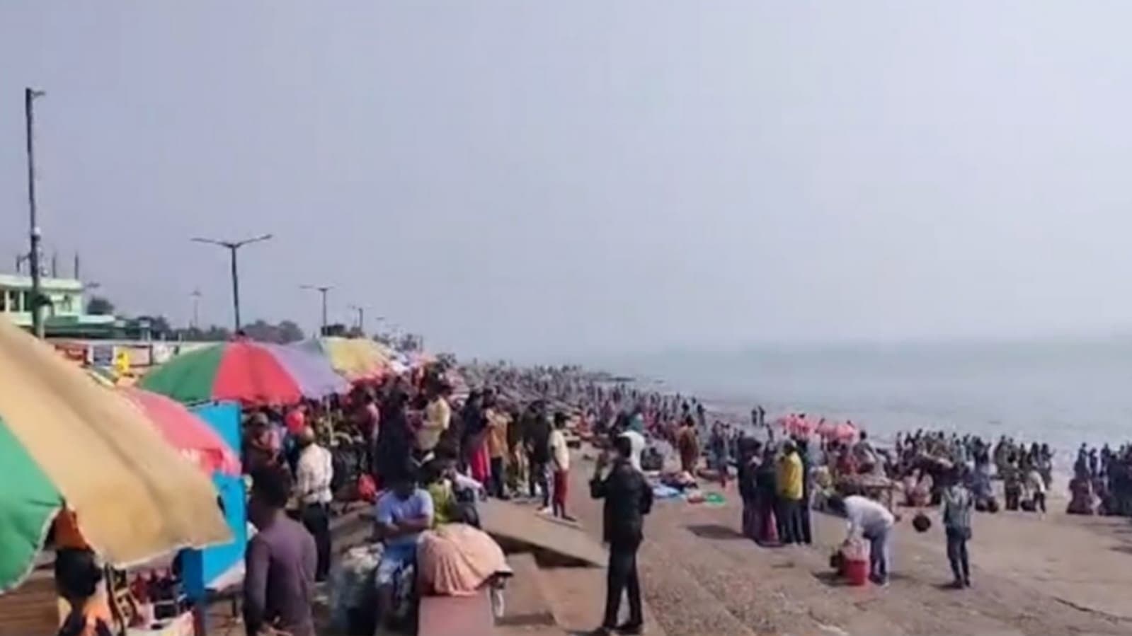 tourists enjoying christmas at digha