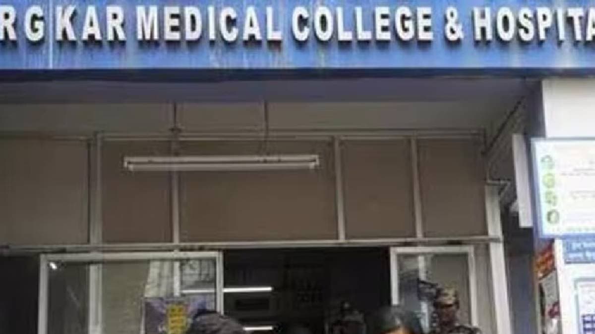 Terrible bus accident in front of RG Kar Medical College gnr