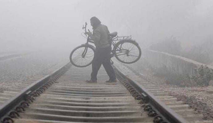 Dense fog blankets several parts of North India, reduces visibility