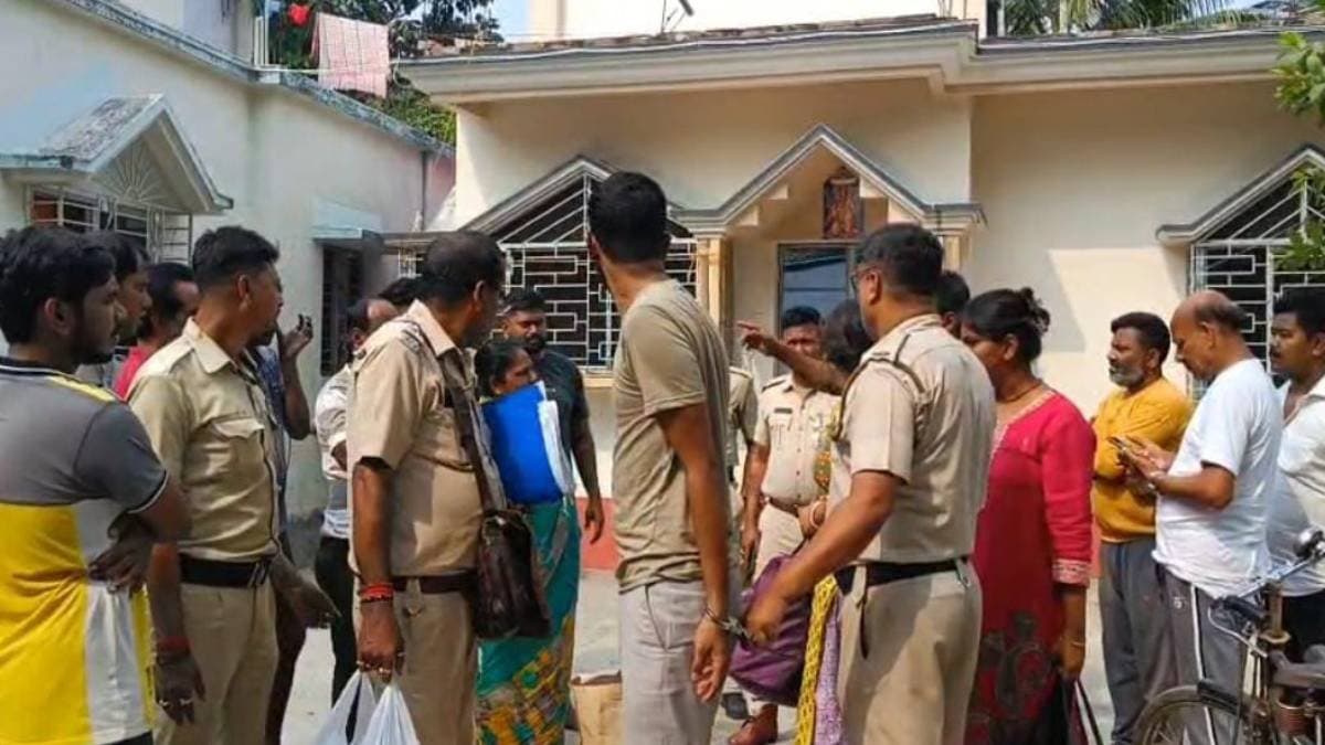 Fake customs officer arrested suv car pistol seized