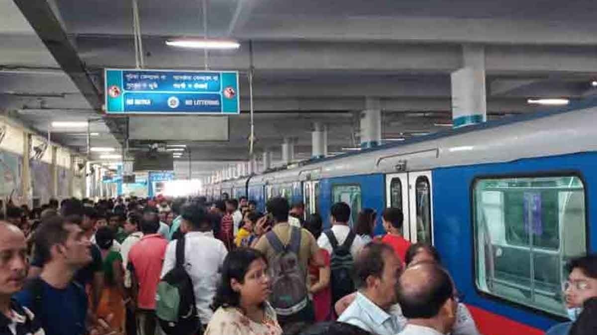 Kolkata metro services disrupted from dumdum in both lines on Tuesday morning gnr