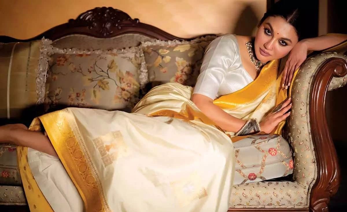 Jaya Ahsaan: শুকনোলঙ্কা, কাঁচা পিঁয়াজ দিয়ে জমিয়ে পান্তা উপভোগ করলেন জয়া আহসান 