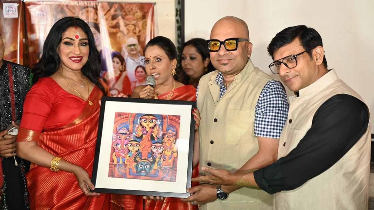 প্রথমবার জুটি বাঁধলেন ঋতুপর্ণা-শান, বার্তা দিলেন 'দুর্গা পুজো সবার' 