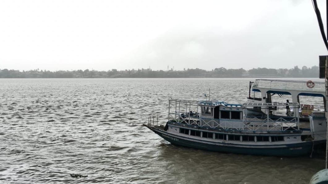 Ferry service stopped in chinsurah due to low visibility gnr 