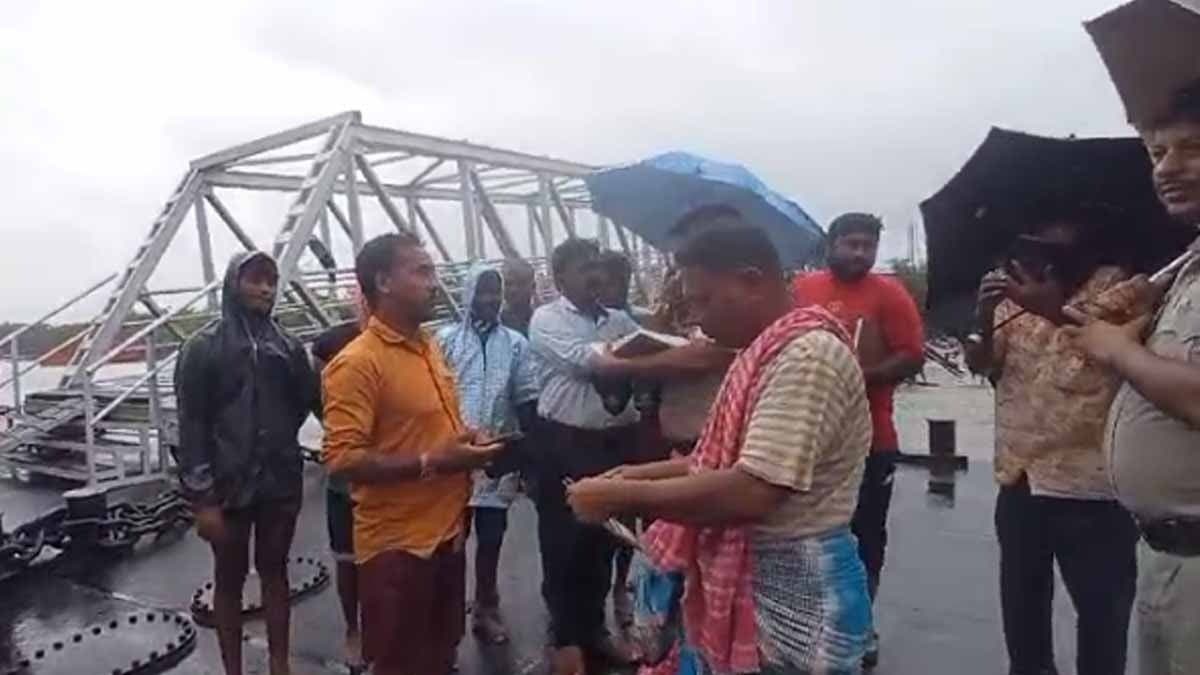Indian fishermen rescued 12 Bangladeshi people