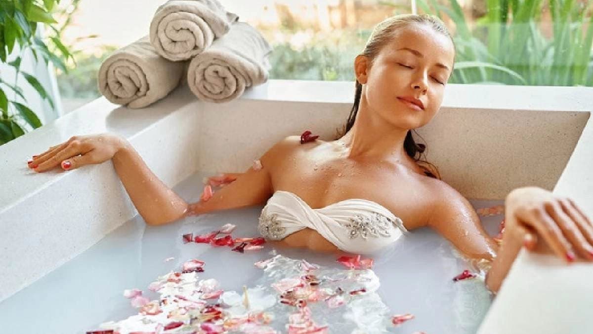 Epsom Salt bath with lavender oil has many health benefits