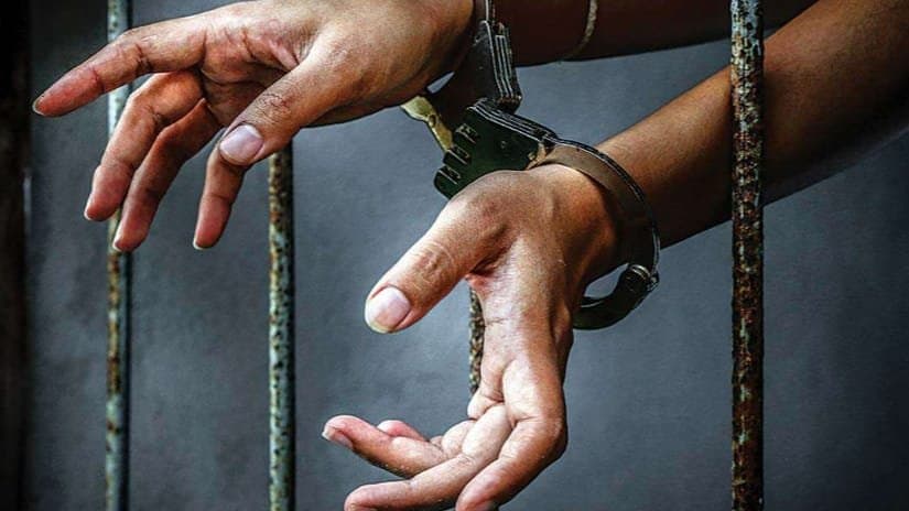 Hooghly couple arrested after robbery in gold jewellery shop in mogra gnr 