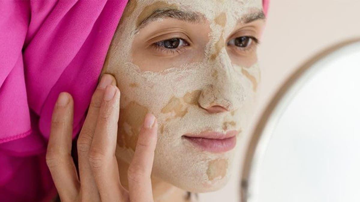 this home made natural face pack made with multani mitti and rose petals can remove dark spots and make your skin glowing beautiful lif 