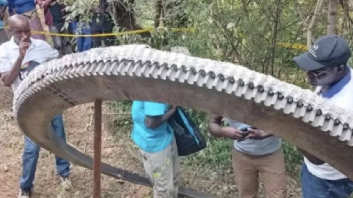 Mysterious giant 500 kg red hot object falls from sky in Kenya village gnr