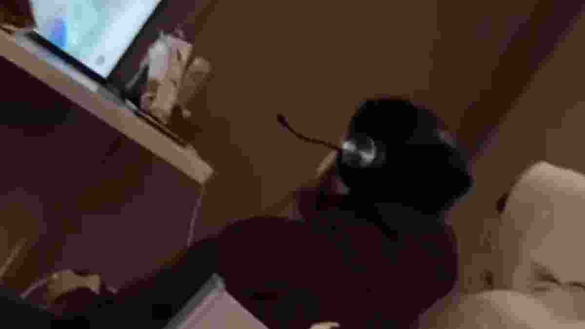 Husband Plays game In Hospital Room Wife Gets Ready For Delivery viral video