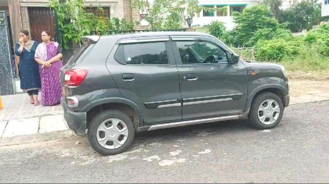 Firing at hospital owner car in burdwan as police investigation started