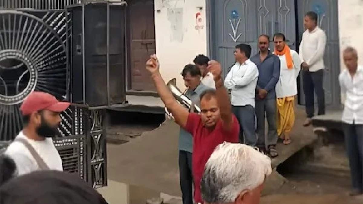 Madhya Pradesh man dances at friend funeral Viral Video