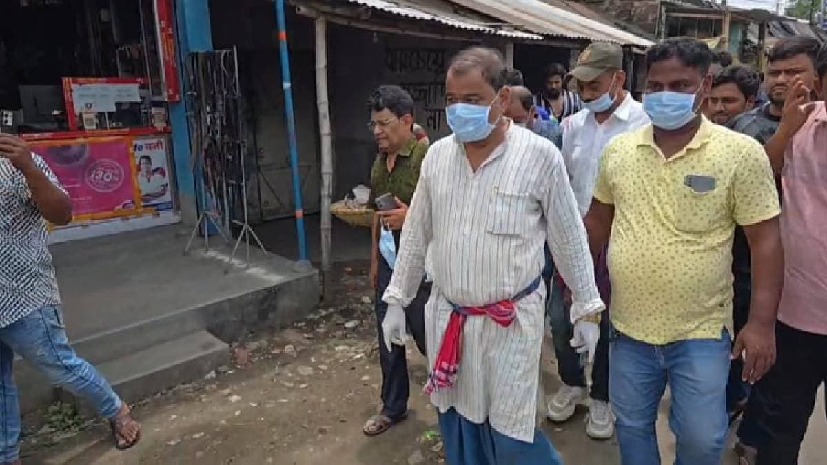 West Bengal minister started cleaning roads himself