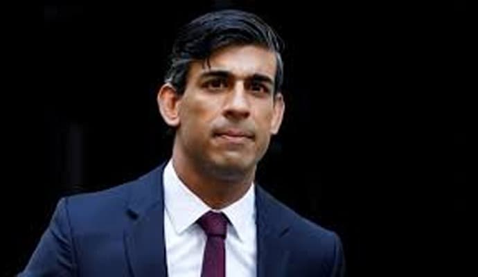 UK starts detaining asylum seekers to be deported to Rwanda