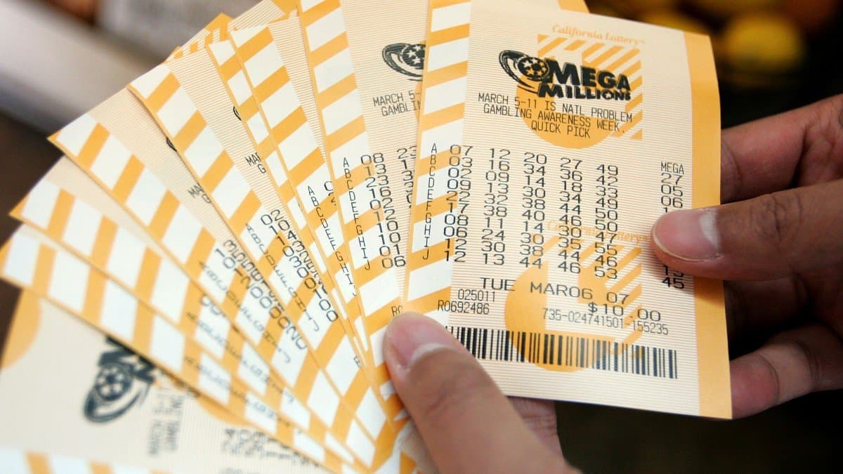 Walmart employee won 1 million dollar after being called in on her day off gnr