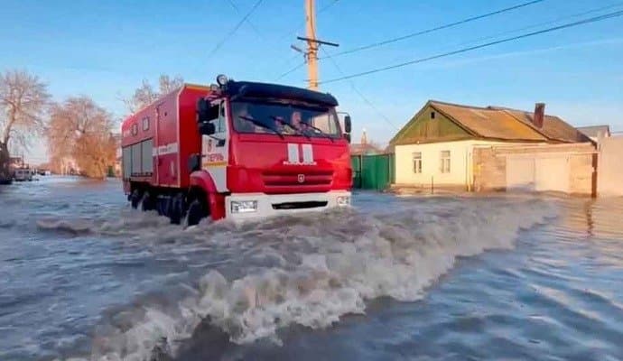 Worst floods in decades hit Kazakhstan and Russia