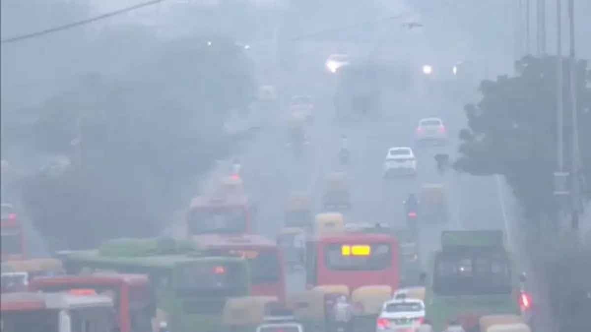Blanket Of Smog Covers Delhi, Air Quality Very Poor On Diwali gnr
