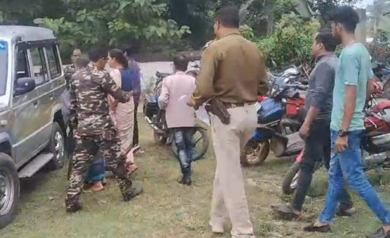 fraud in form fill up, three arrest