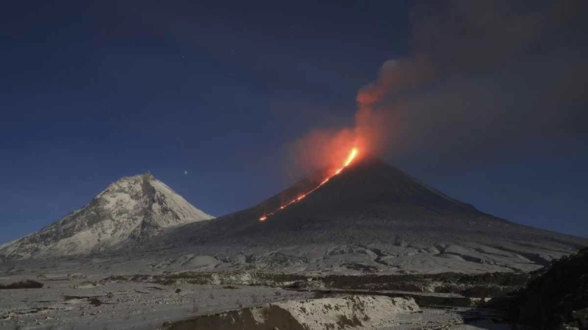 Massive Volcano eruption glowing lava in Russia after Earthquake