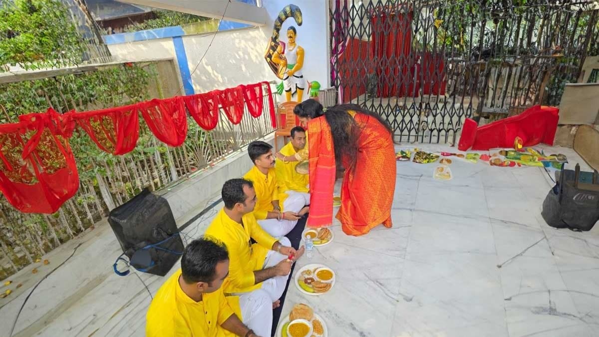 Murshidabad, Police Sisters Take Oath to Protect Brothers on Bhai Phonta gnr 